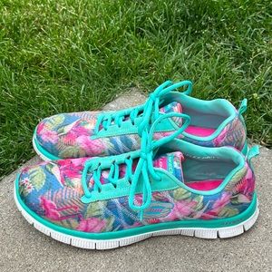 Skechers Women’s Floral Lightweight Memory Foam Sneakers Gym Shoes Size 9.5